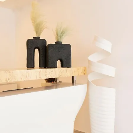 Cavo Bianco Boutique & מלון