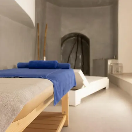 Cavo Bianco Boutique & 5* Kamari (Santorini)
